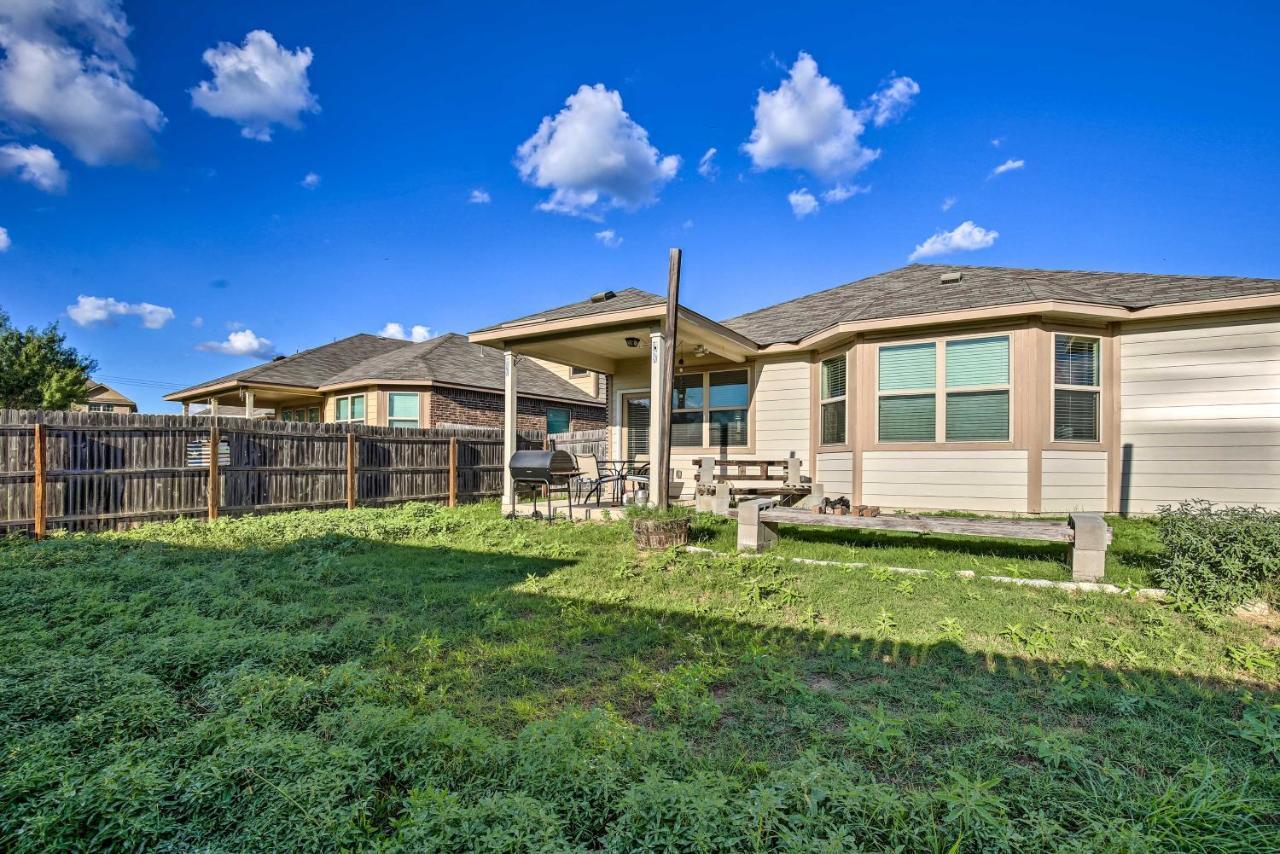 Holiday home With Yard About 8 Mi To Lackland!