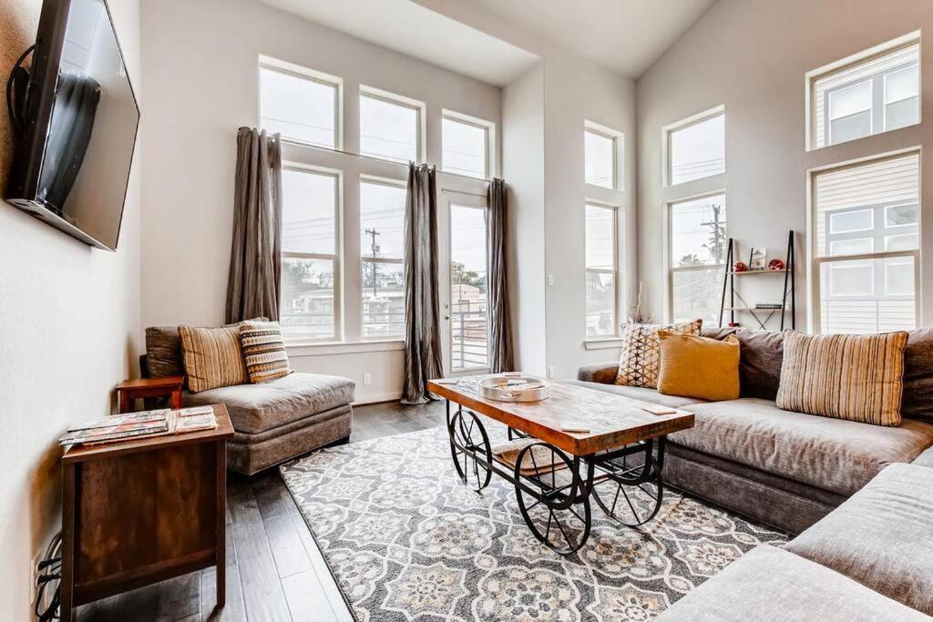 Fam Friendly 5 Bed Blocks To Pearl/riverwalk!