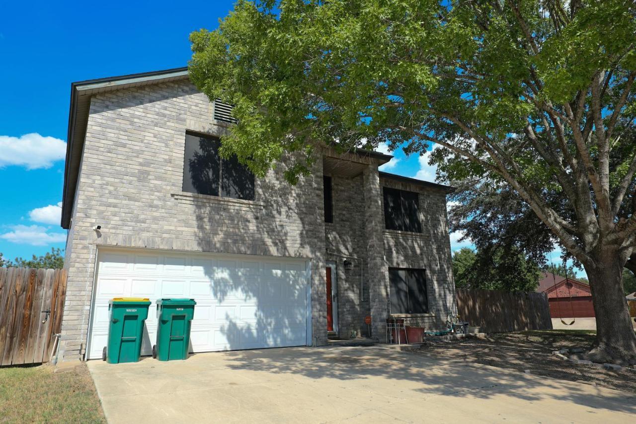 Lovely Spacious Near Randolph, Six Flags, Seaworld, Riverwalk And Lackland Holiday home