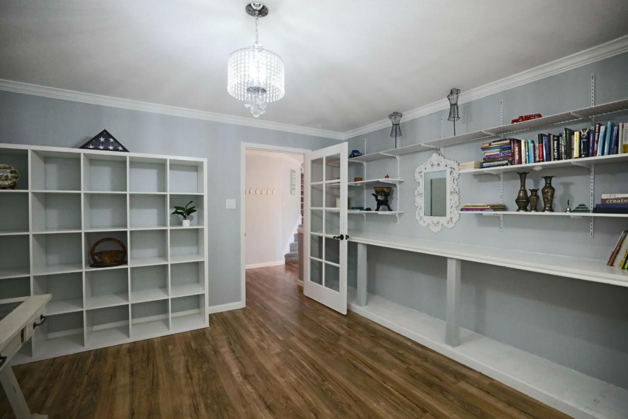 Holiday home Lovely Spacious Near Randolph, Six Flags, Seaworld, Riverwalk And Lackland *