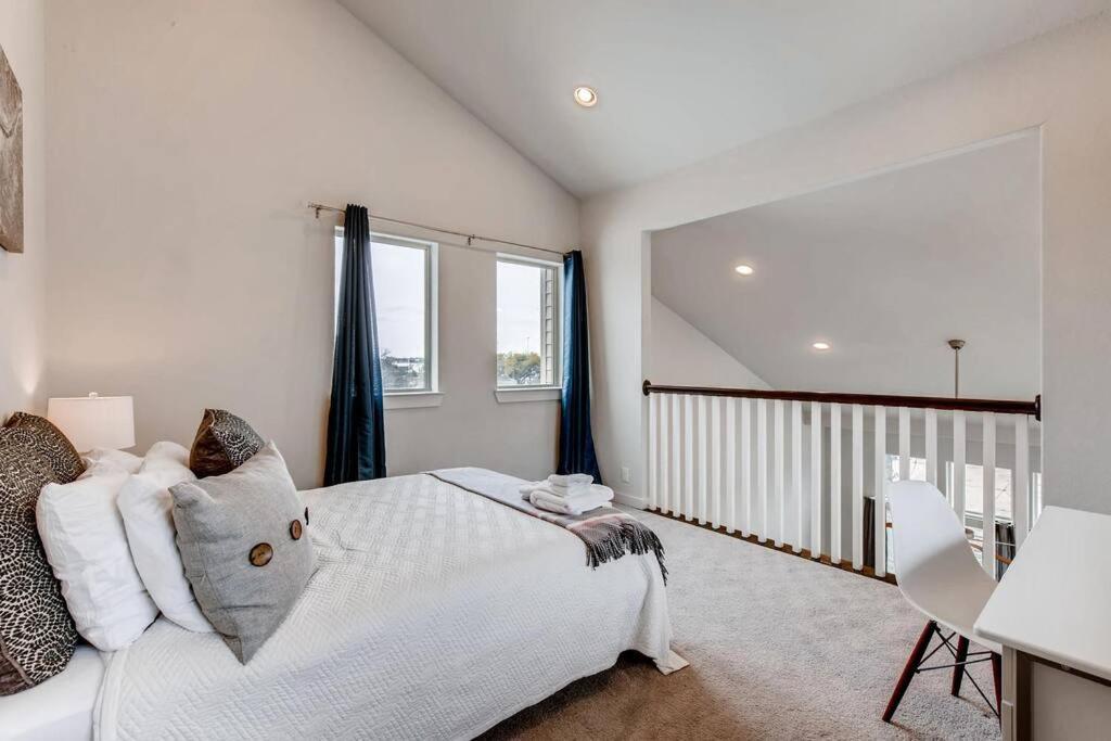 Fam Friendly 5 Bed Blocks To Pearl/riverwalk!