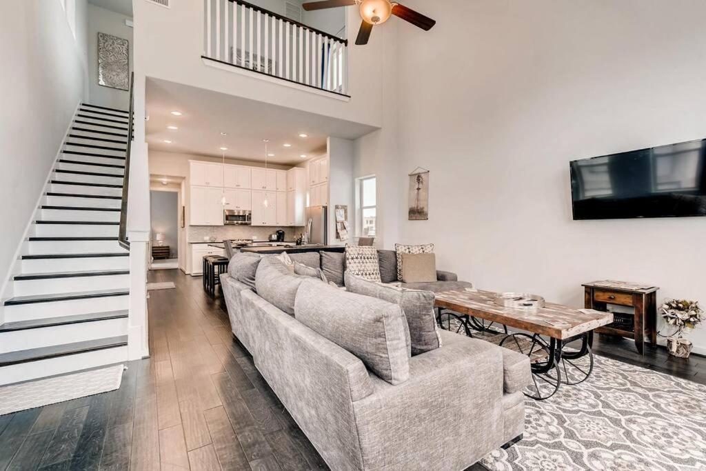 Holiday home Fam Friendly 5 Bed Blocks To Pearl/riverwalk! *