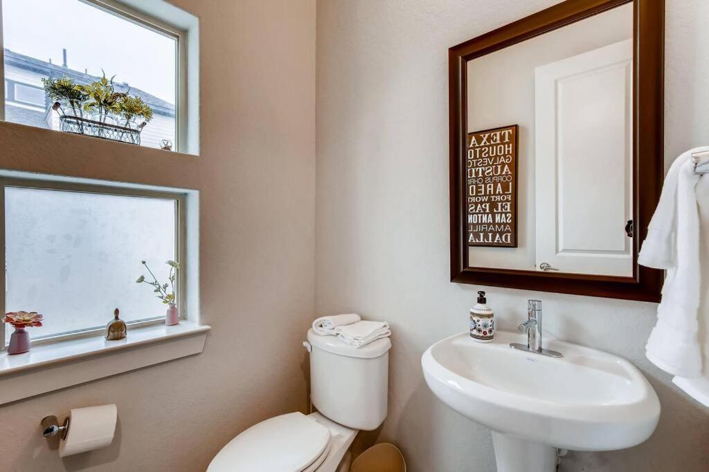 Holiday home Fam Friendly 5 Bed Blocks To Pearl/riverwalk! *