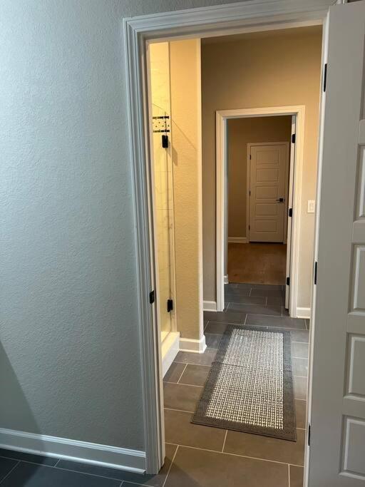 Lamar Villa-3 Bed 2.5 Bath With Outdoor Kitchen *