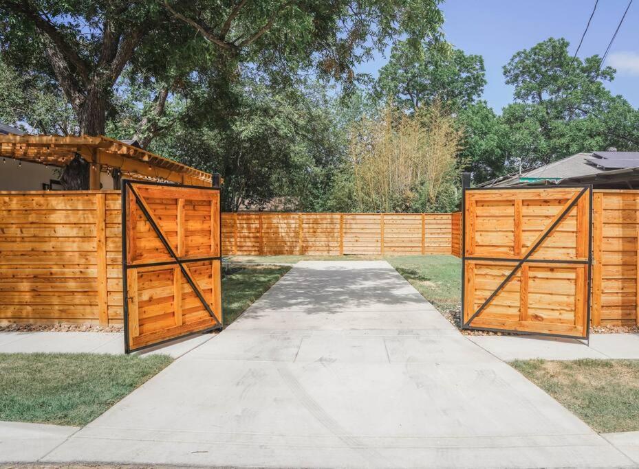 Lamar Villa-3 Bed 2.5 Bath With Outdoor Kitchen San Antonio