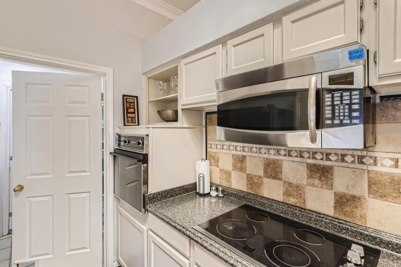 Holiday home 10 Minutes To Sea World, Fiesta Texas, Utsa, La Cantera, The Rim *