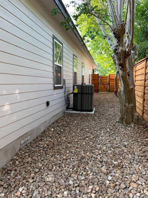 The Retreat At Rigsby-all New 3bdrm/2.5 Bath * San Antonio