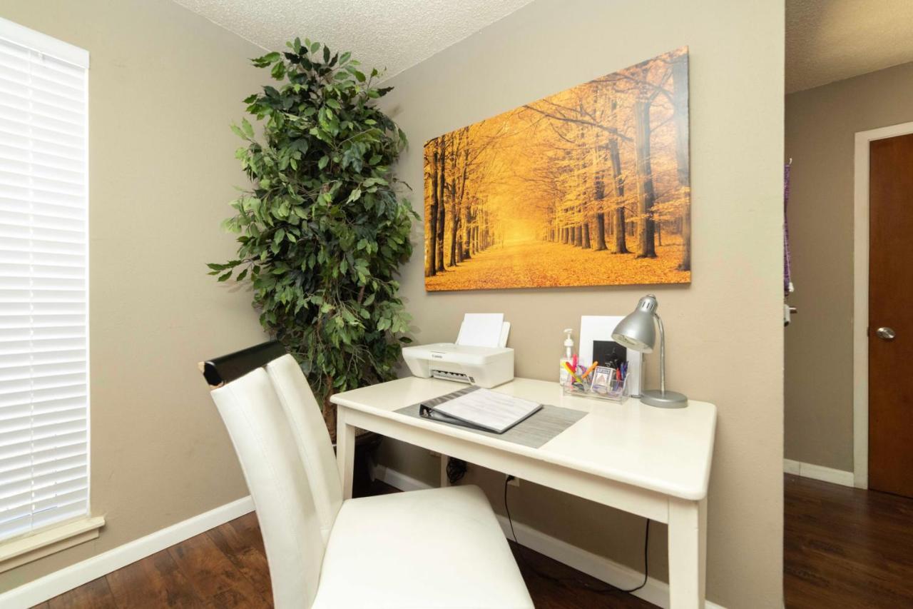 Style & Comfort Townhome Near Tourist Attractions *