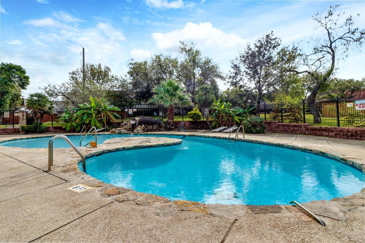Style & Comfort Townhome Near Tourist Attractions