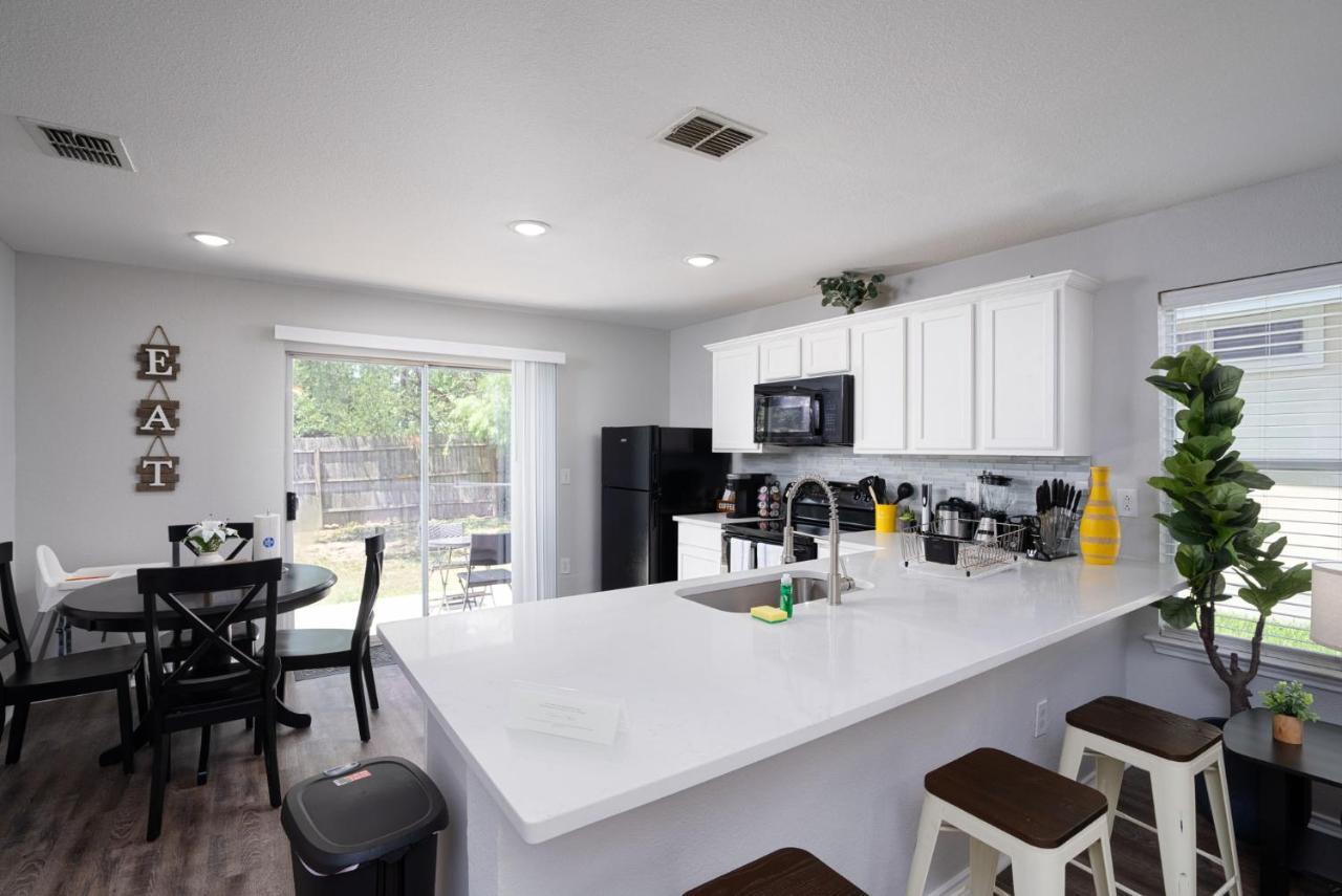 Cozy 4/3 Entire House *lackland Afb* Seaworld* * San Antonio
