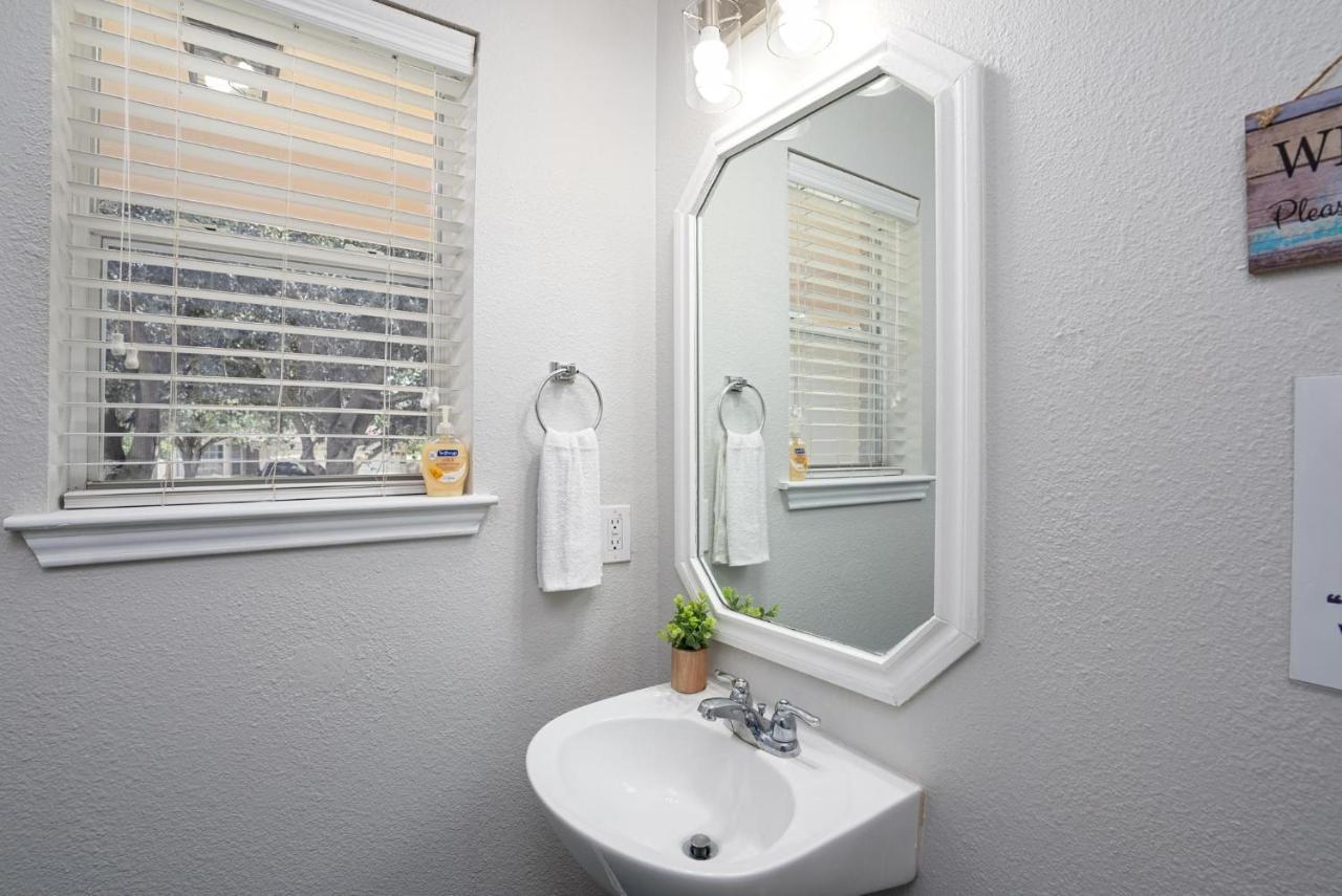 Holiday home Cozy 4/3 Entire House *lackland Afb* Seaworld* San Antonio