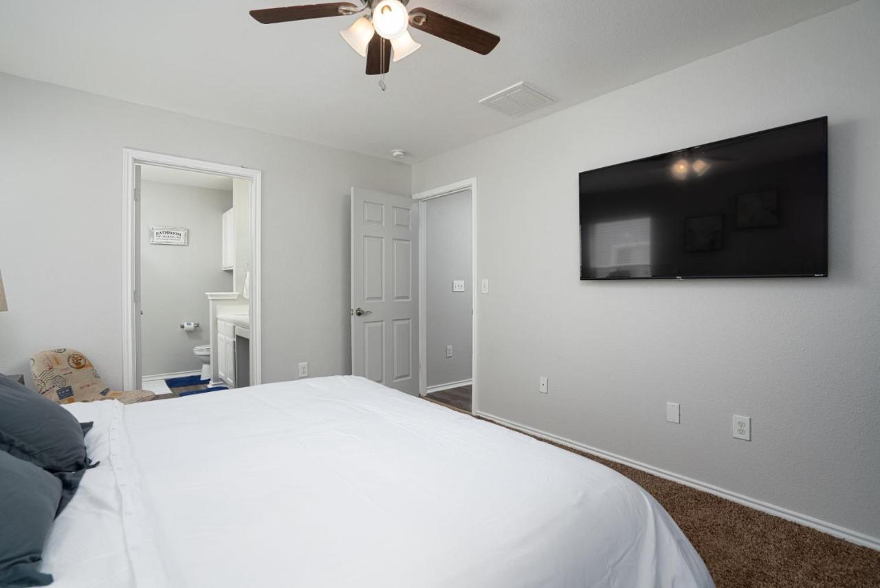 Cozy 4/3 Entire House *lackland Afb* Seaworld* San Antonio