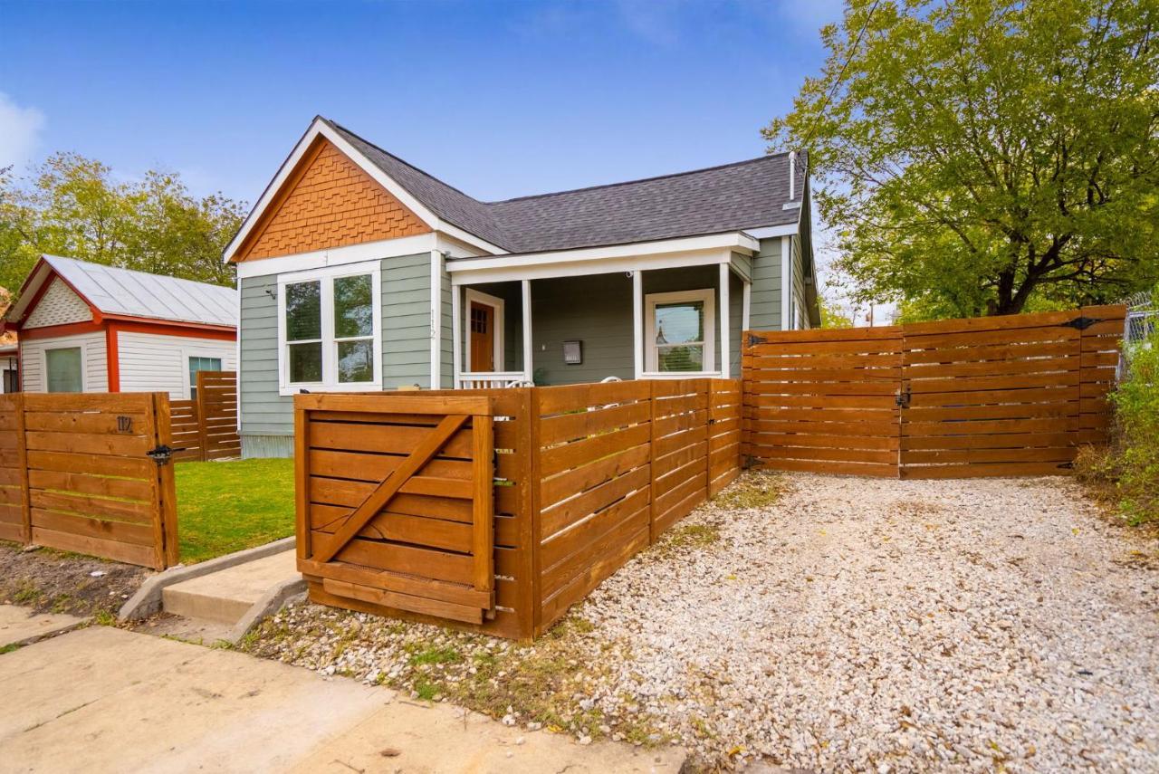 Holiday home Modern 3 Bed, 2 Bath Minutes To Downtown & Alamodome San Antonio