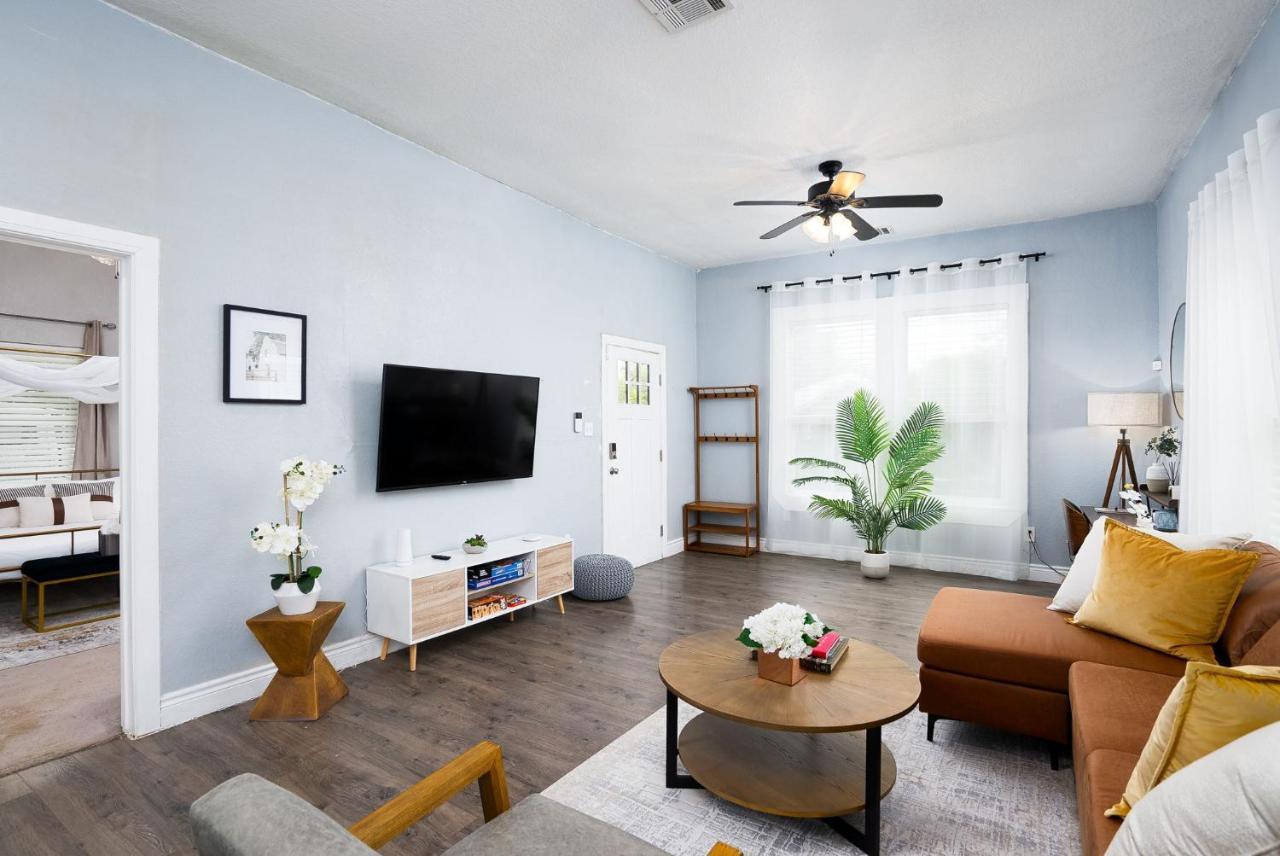 Modern 3 Bed, 2 Bath Minutes To Downtown & Alamodome San Antonio