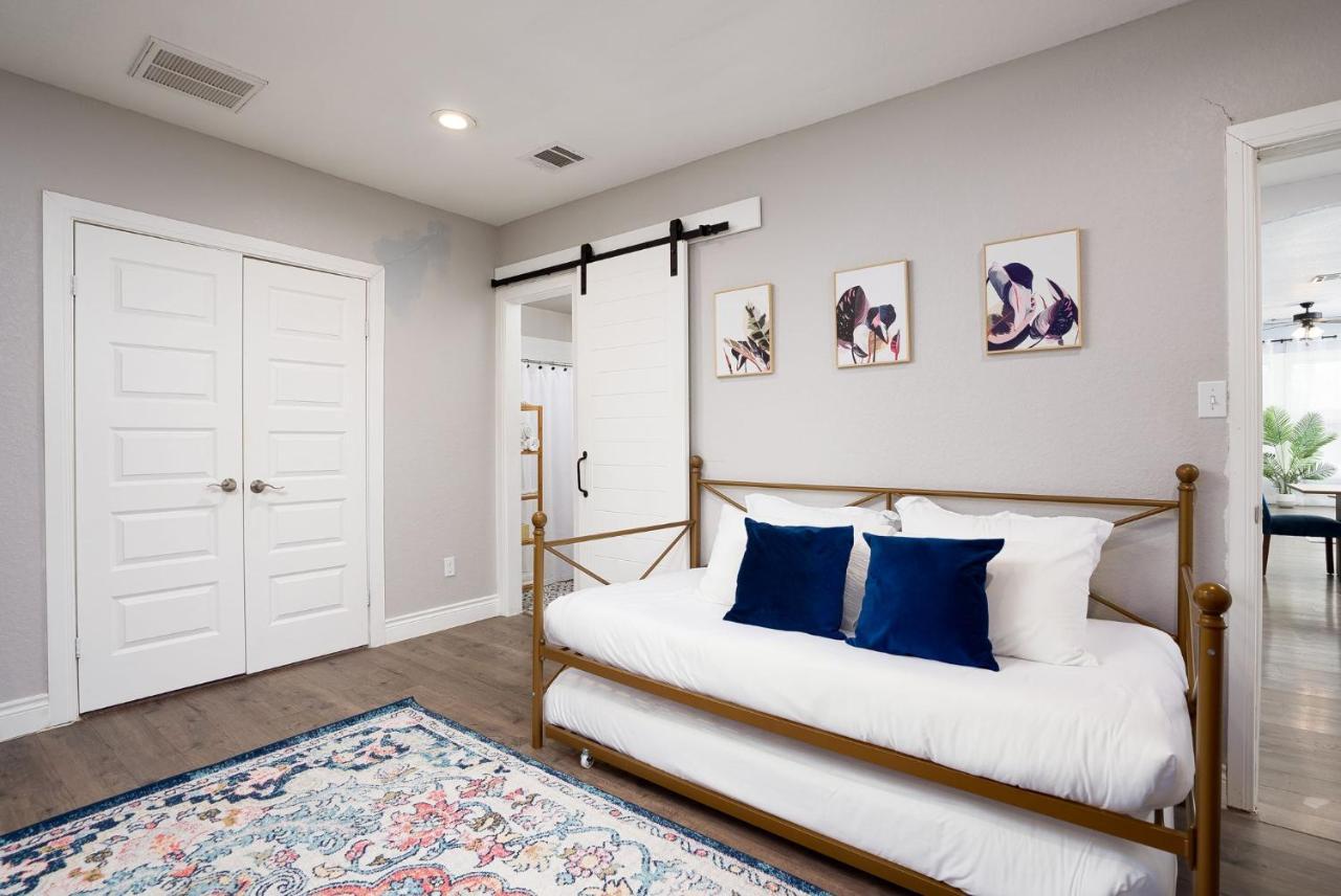 Modern 3 Bed, 2 Bath Minutes To Downtown & Alamodome