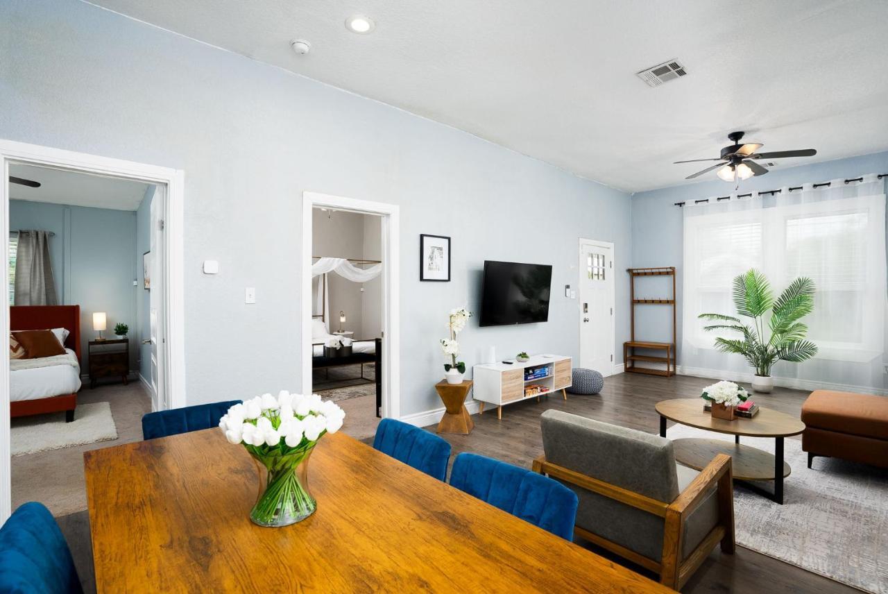 Modern 3 Bed, 2 Bath Minutes To Downtown & Alamodome Holiday home *