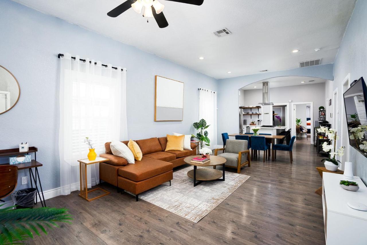 Modern 3 Bed, 2 Bath Minutes To Downtown & Alamodome Holiday home *