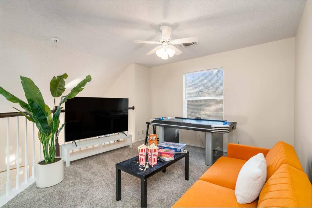 3b W Pool, Bbq, Firepit, Yard Games, Gym San Antonio