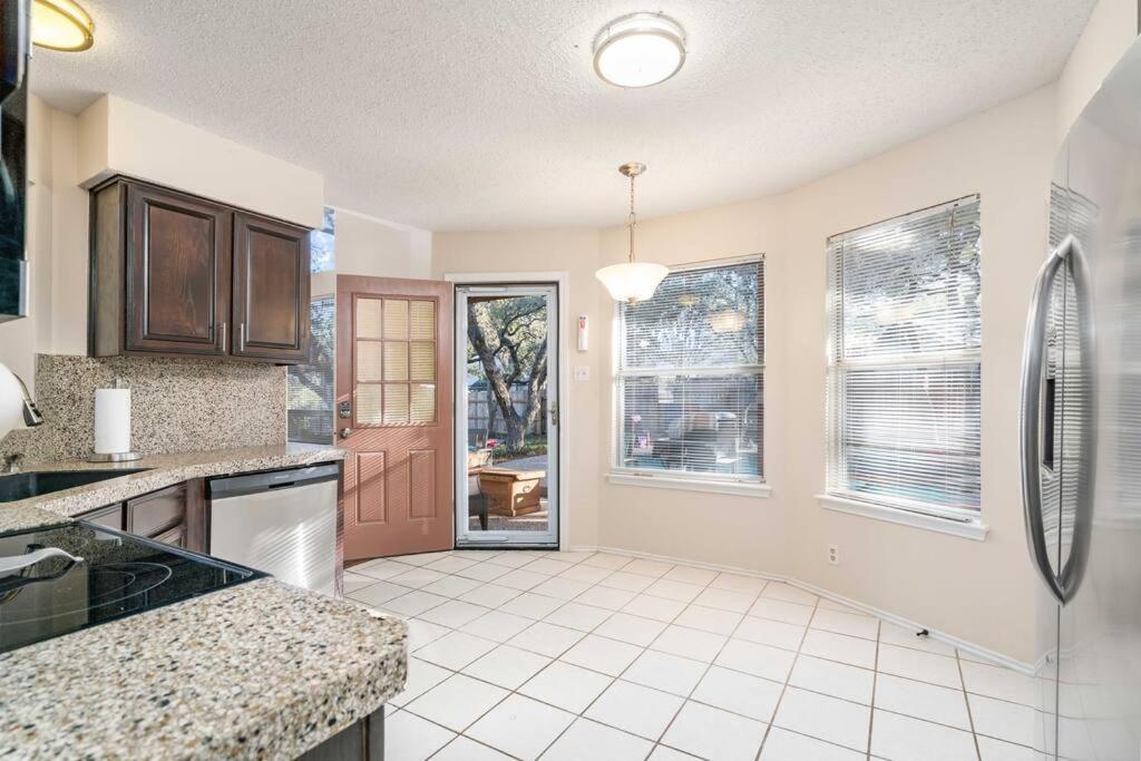 3b W Pool, Bbq, Firepit, Yard Games, Gym