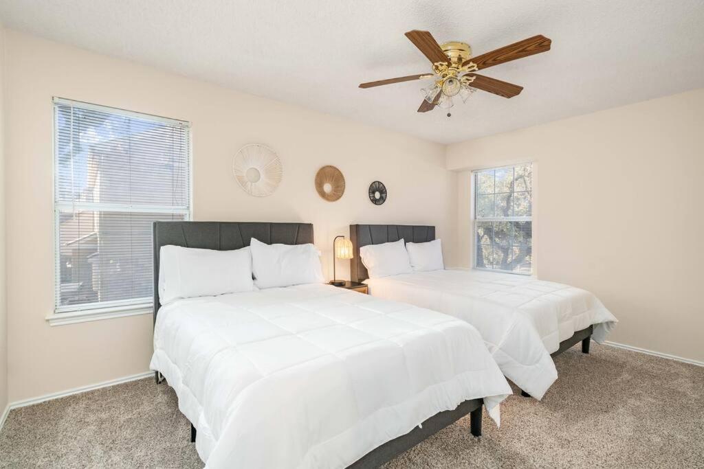 3b W Pool, Bbq, Firepit, Yard Games, Gym Villa San Antonio
