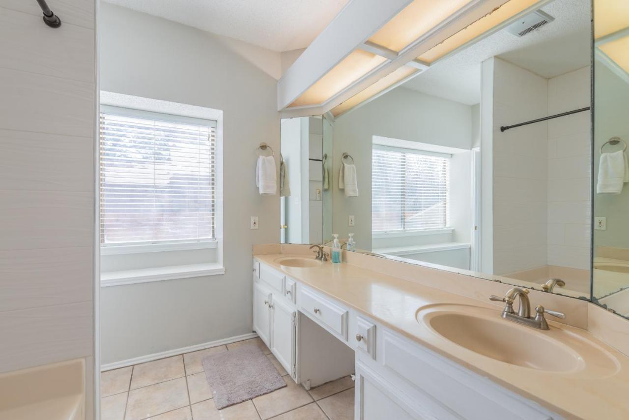 Beautiful House In An Upscale Neighborhood With Pool, Private Patio & Bbq Holiday home *