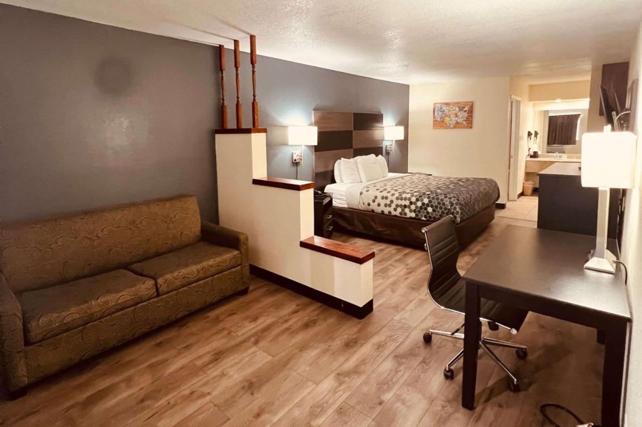Hotel Econo & Downtown 2*