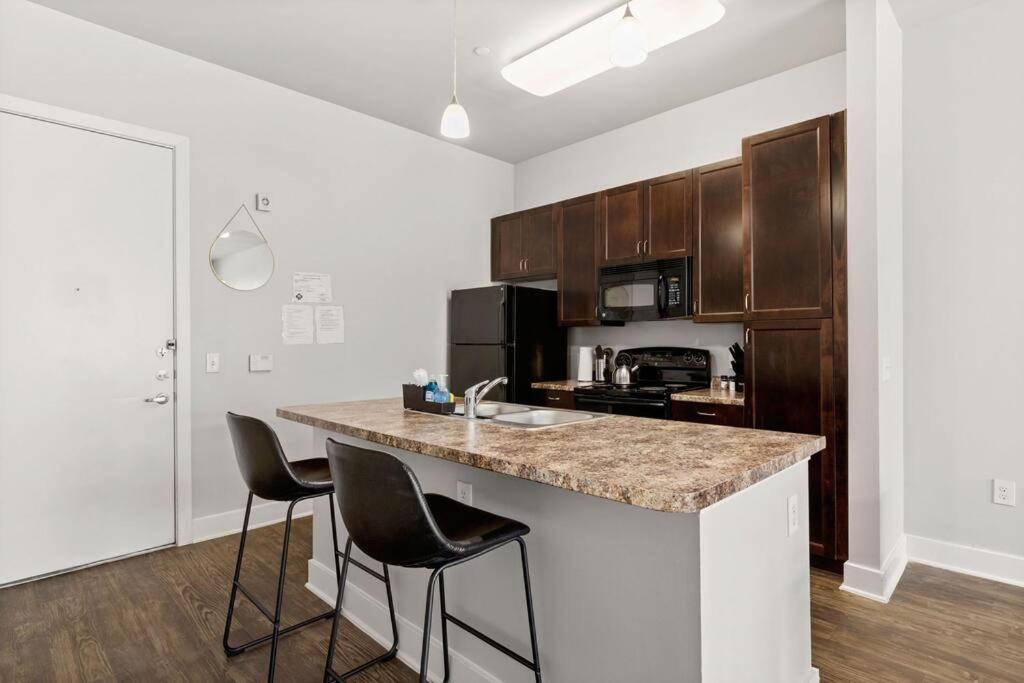The Isabella: Riverwalk Loft