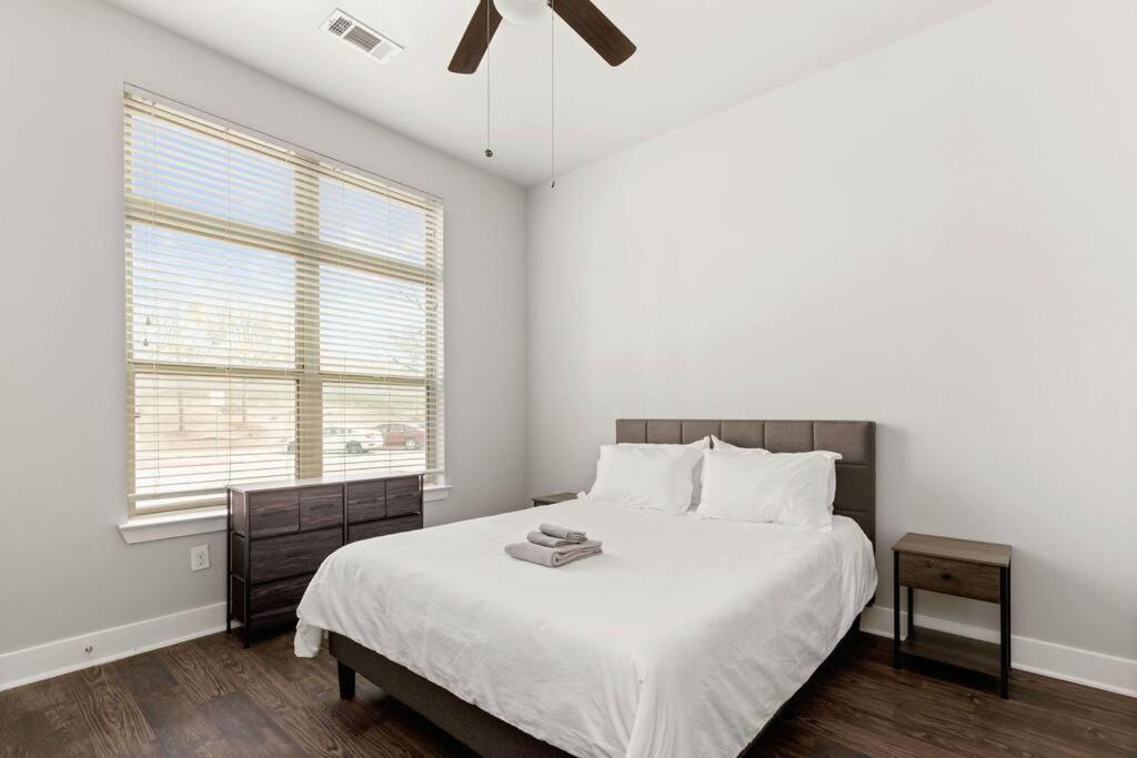 The Isabella: Riverwalk Loft *