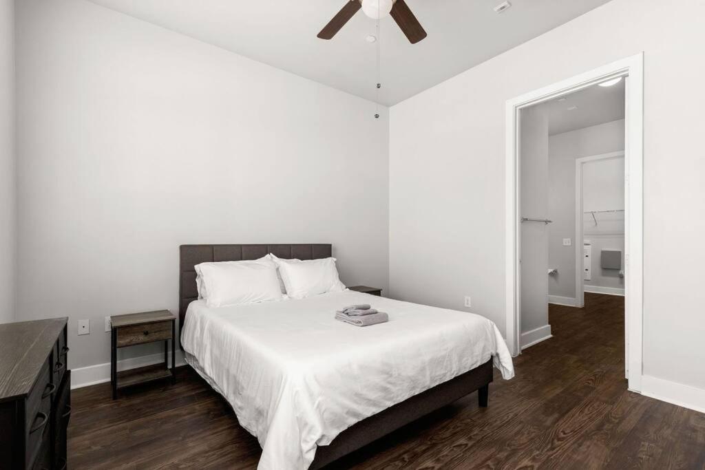 The Isabella: Riverwalk Loft Apartment