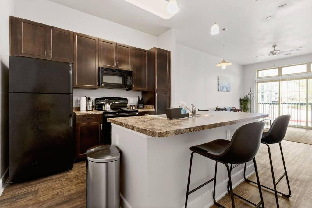 The Isabella: Riverwalk Loft