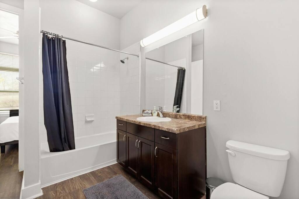 The Isabella: Riverwalk Loft *