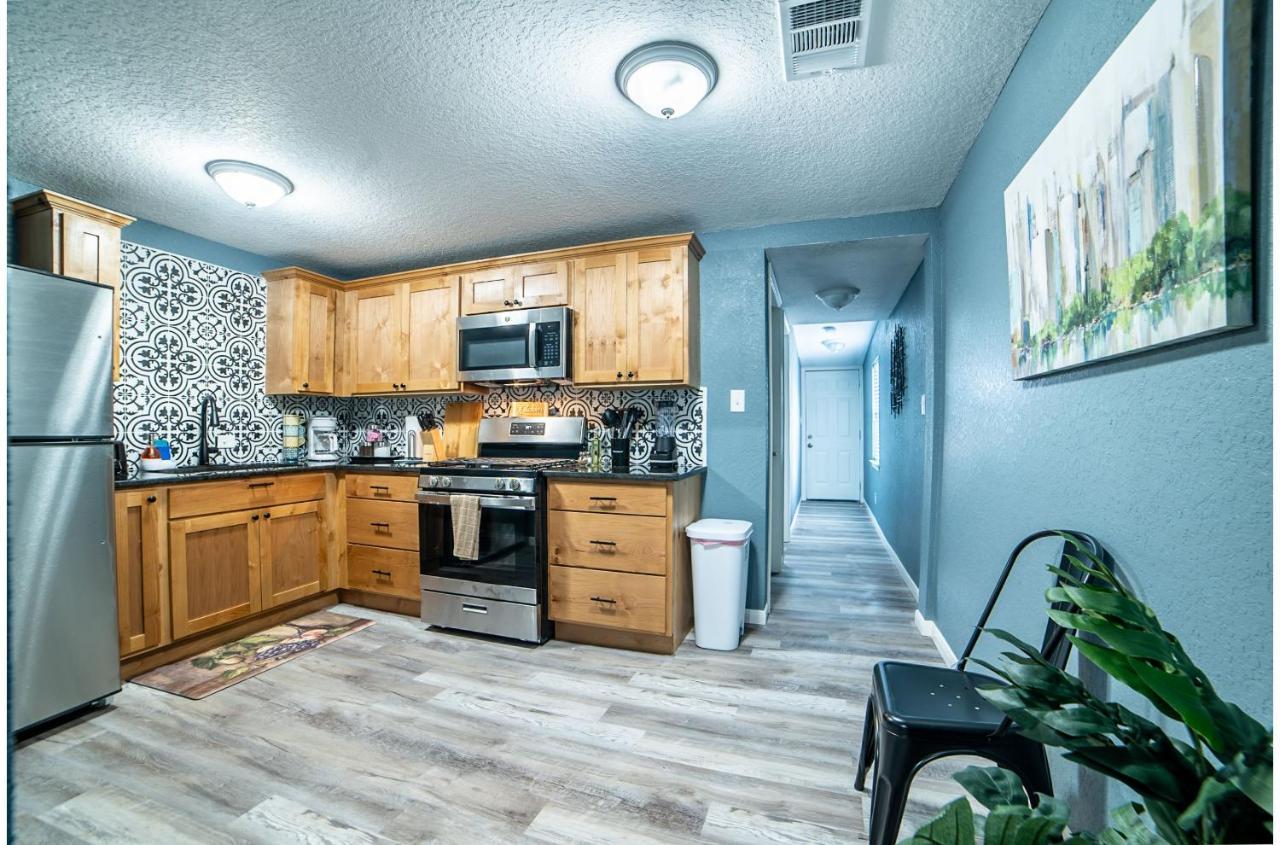 Fascinating 2br1ba Near Festive Dt And Riverwalk *