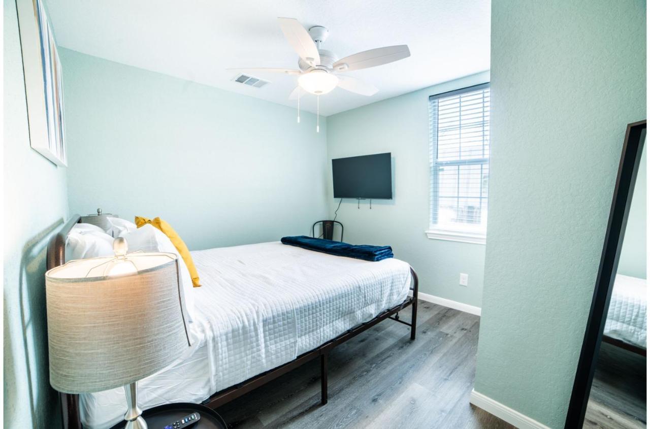 Fascinating 1br1 Ba Near Festive Dt And Riverwalk *