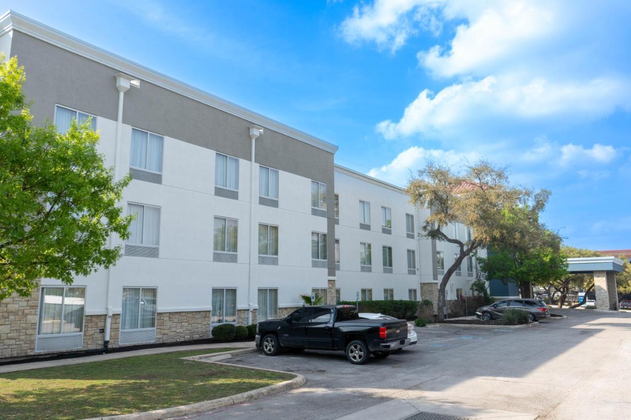Comfort Medical Center Near Six Flags Hotel