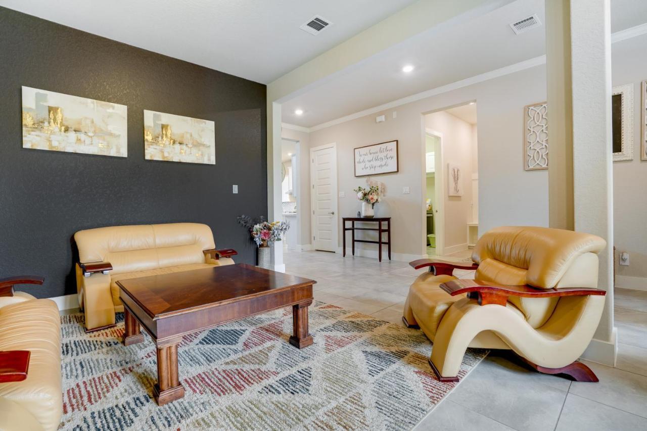 Spacious 4 Mi To Seaworld! *