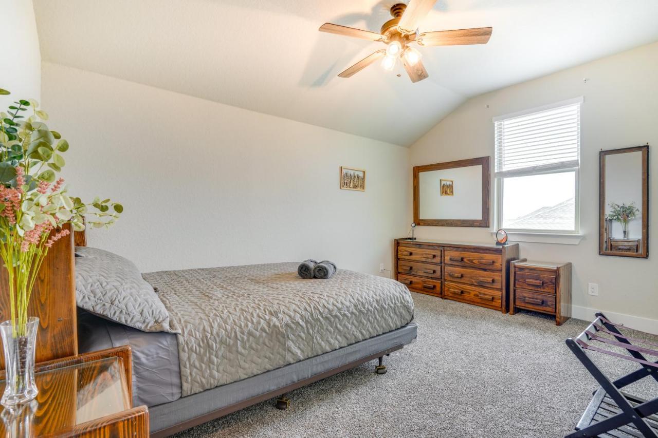 Spacious 4 Mi To Seaworld! Holiday home