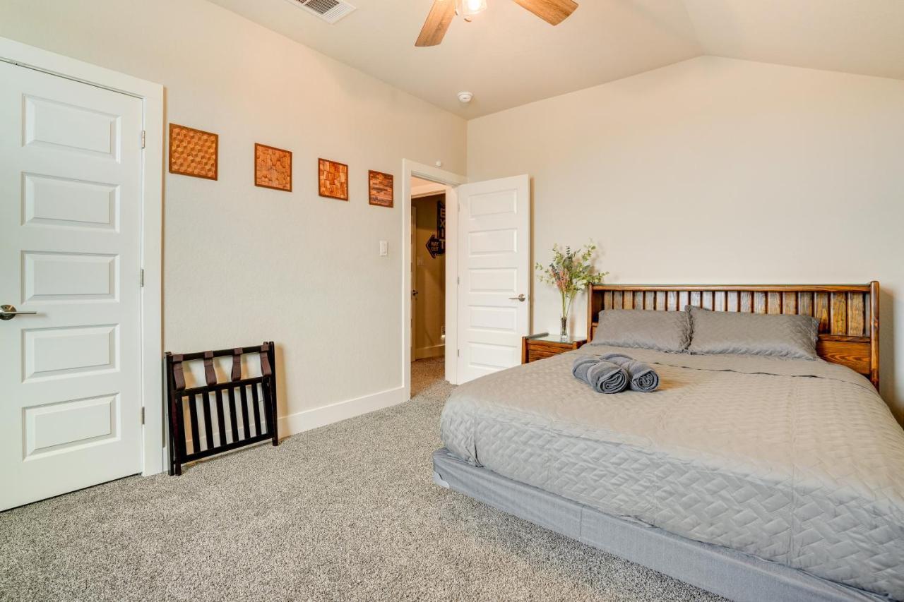 Spacious 4 Mi To Seaworld! Holiday home *