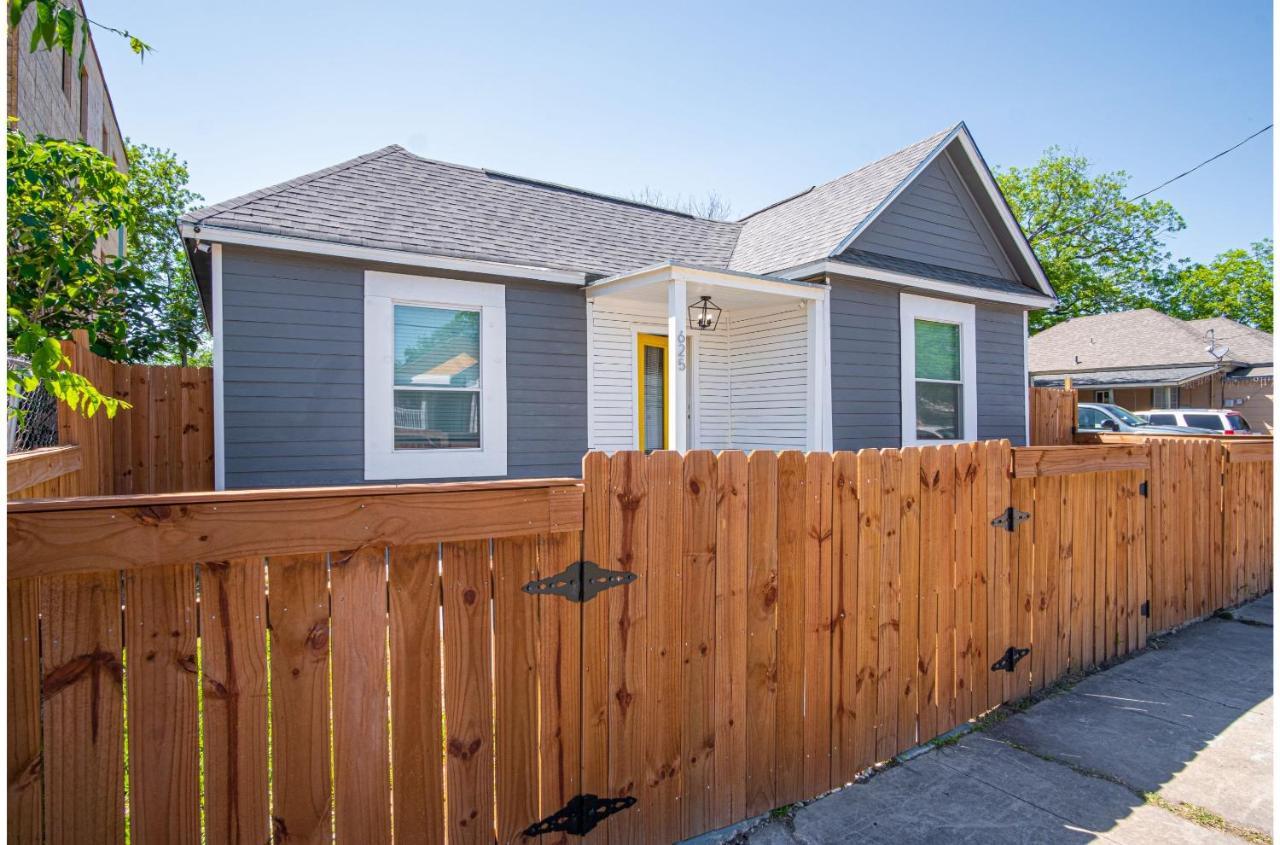 Charming 4br2ba Only 5 Mins Downtown Riverwalk Holiday home *