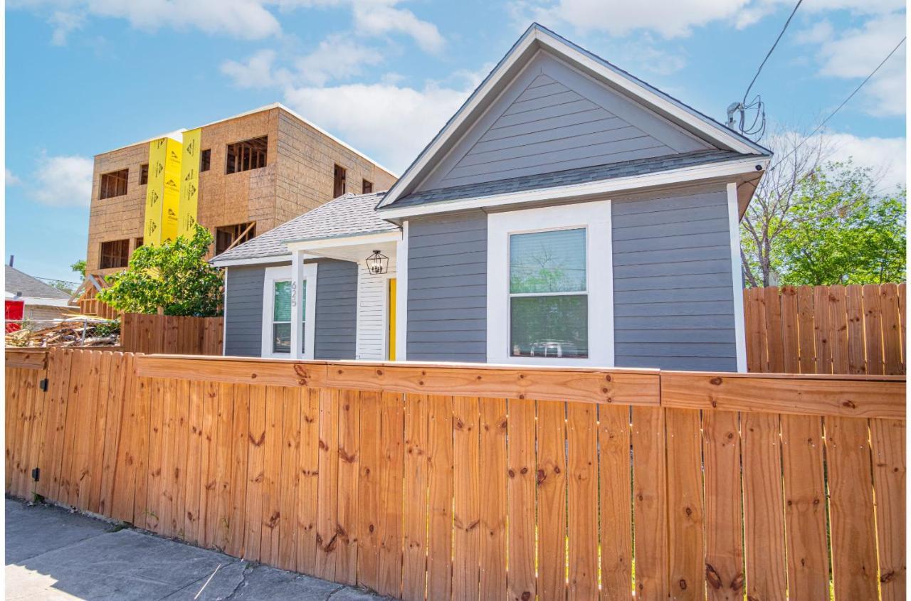 Holiday home Charming 4br2ba Only 5 Mins Downtown Riverwalk