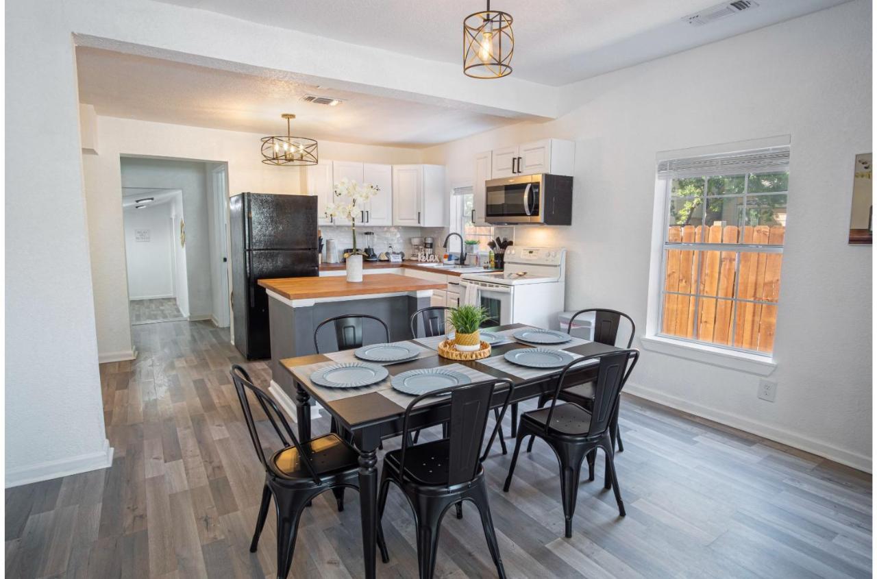 Holiday home Charming 4br2ba Only 5 Mins Downtown Riverwalk San Antonio