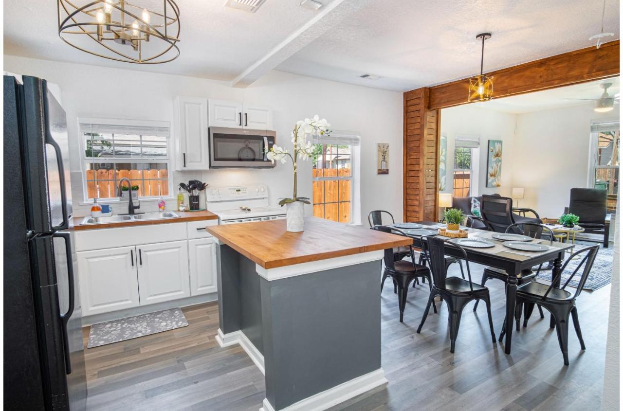 Charming 4br2ba Only 5 Mins Downtown Riverwalk Holiday home *
