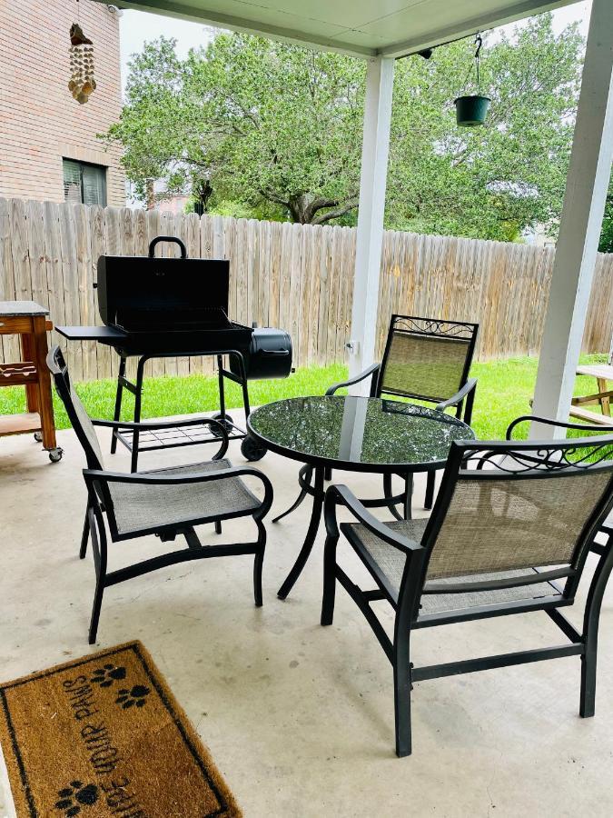 Holiday home Lovely Spacious Near Randolph, Six Flags, Seaworld, Riverwalk And Lackland