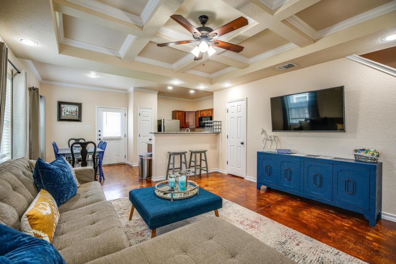 Townhome About 2 Mi To Aquarium!