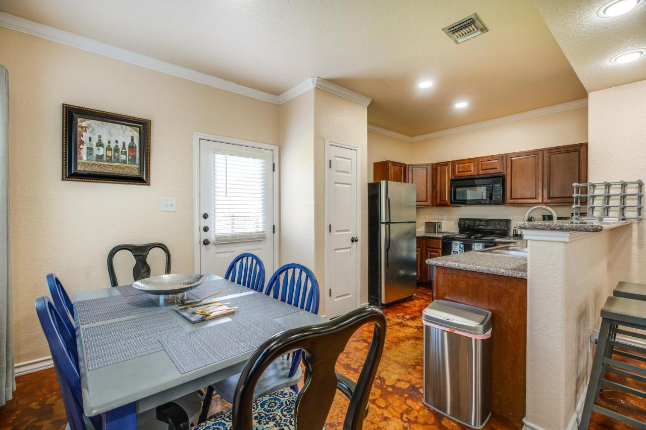 Townhome About 2 Mi To Aquarium!