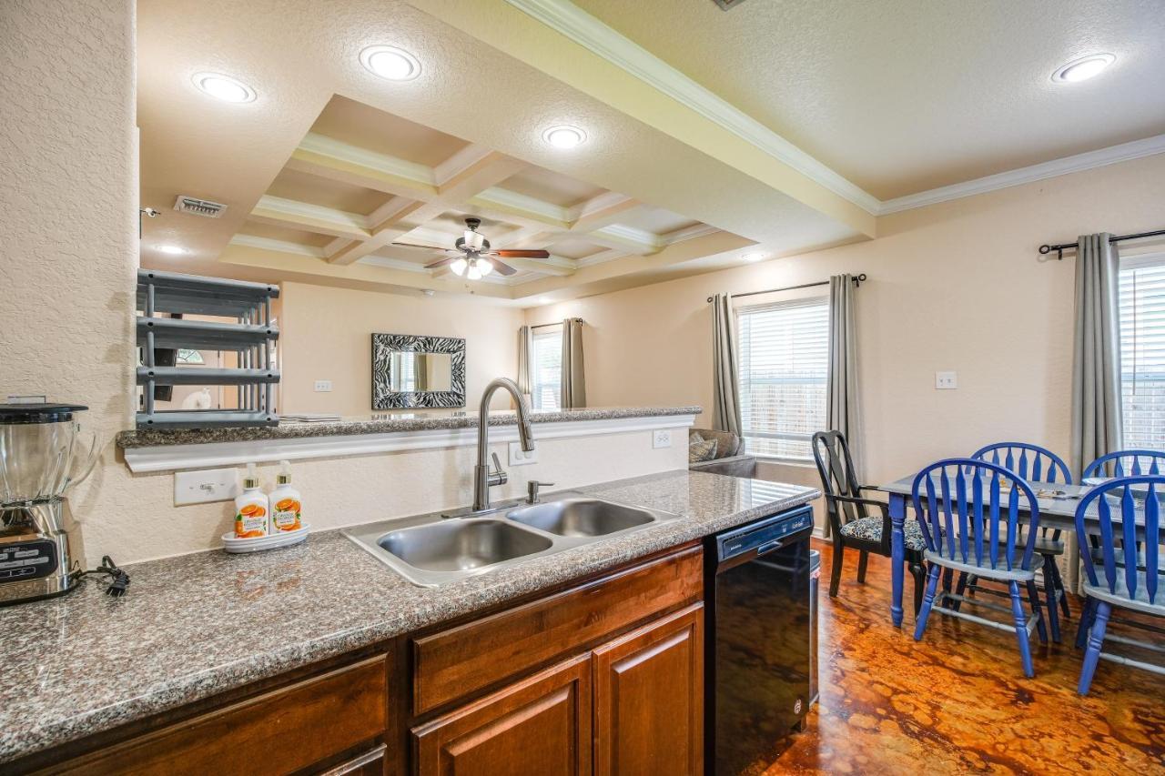 Townhome About 2 Mi To Aquarium!