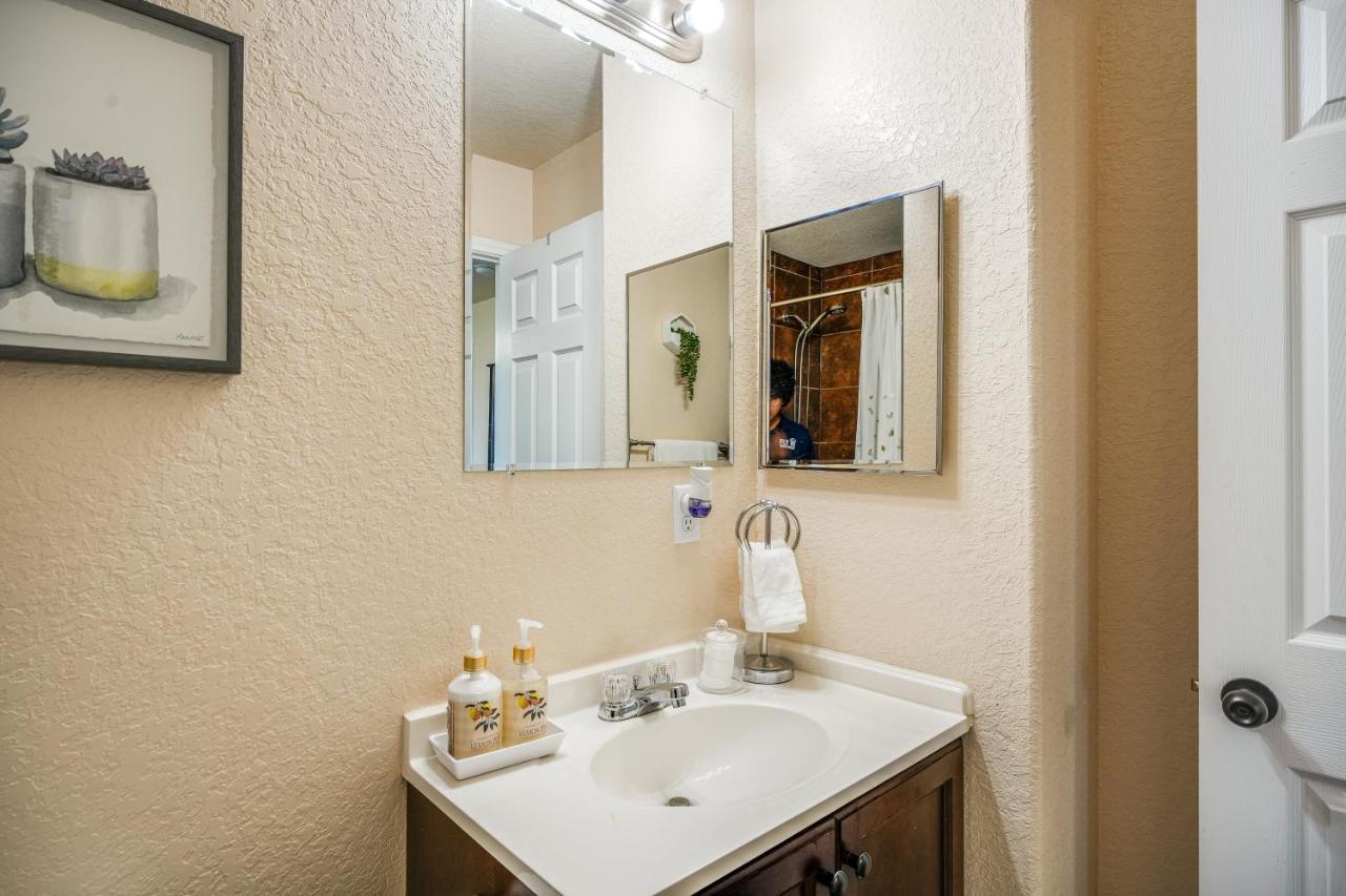Townhome About 2 Mi To Aquarium! Holiday home *