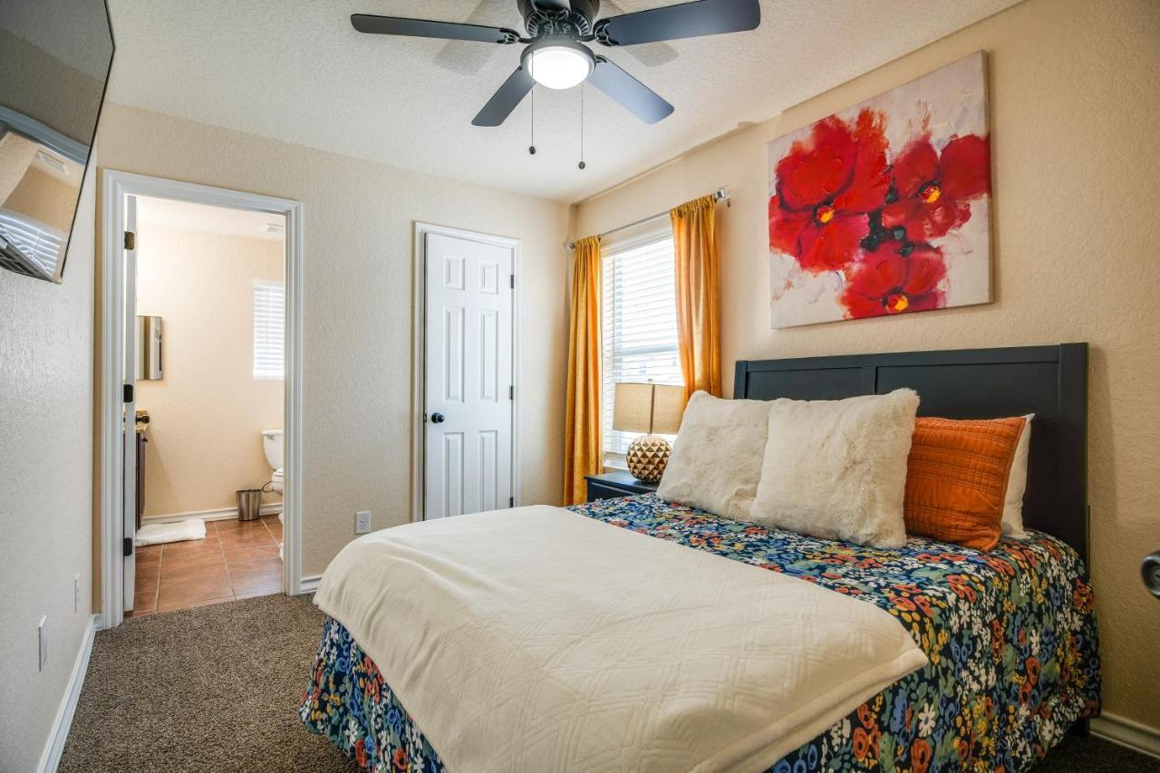 Townhome About 2 Mi To Aquarium! San Antonio