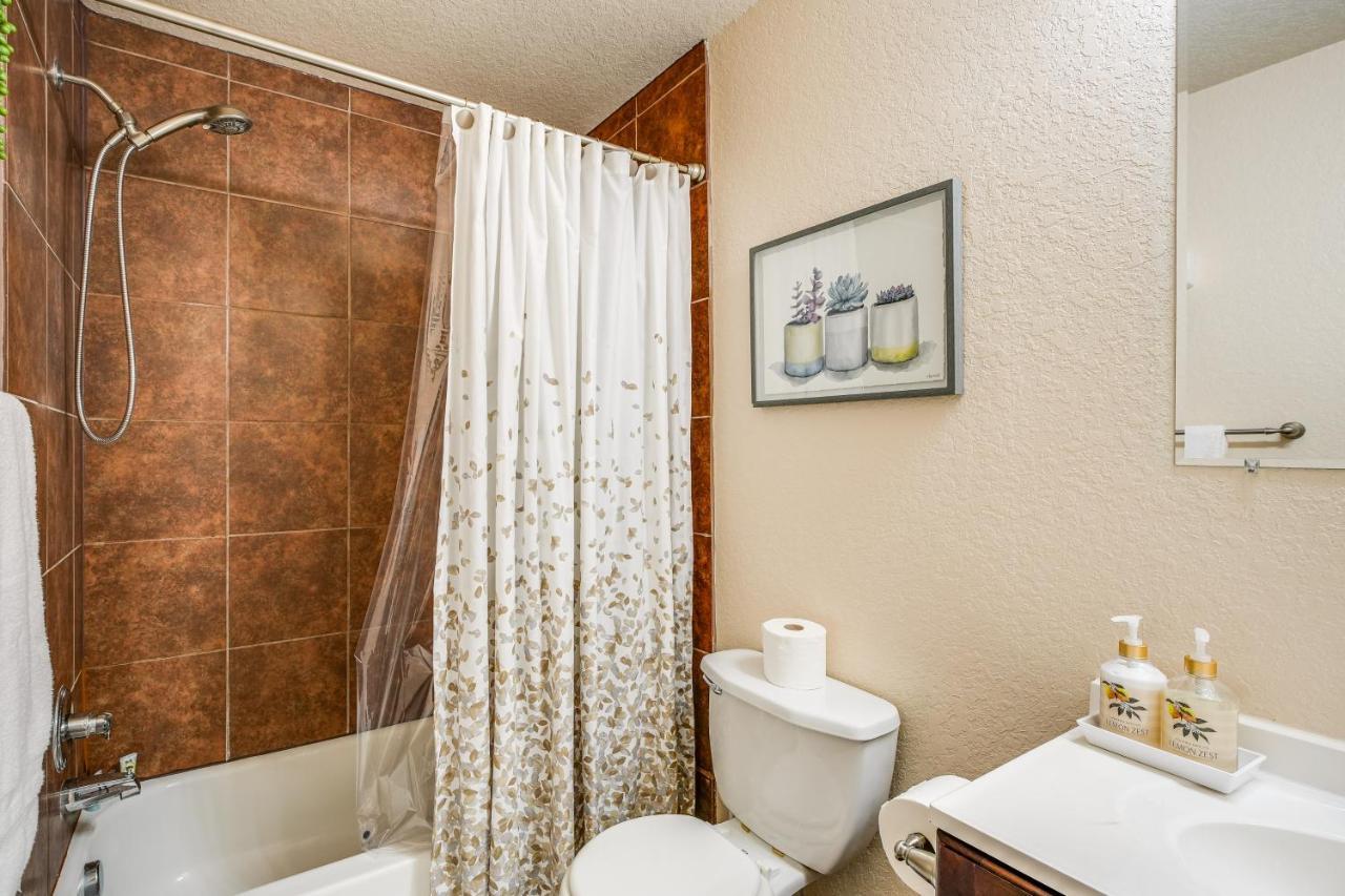 Townhome About 2 Mi To Aquarium! San Antonio