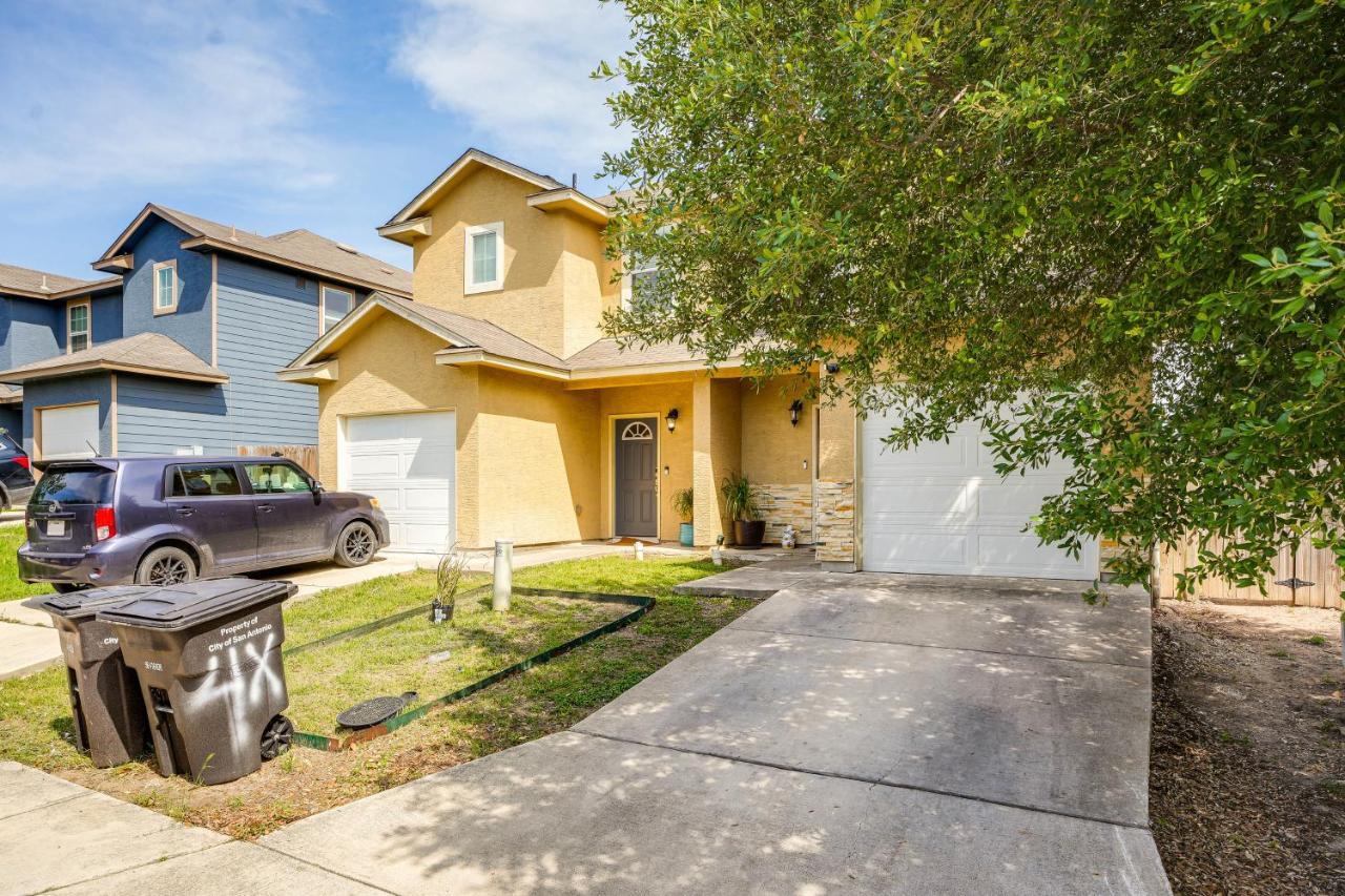 Townhome About 2 Mi To Aquarium! San Antonio