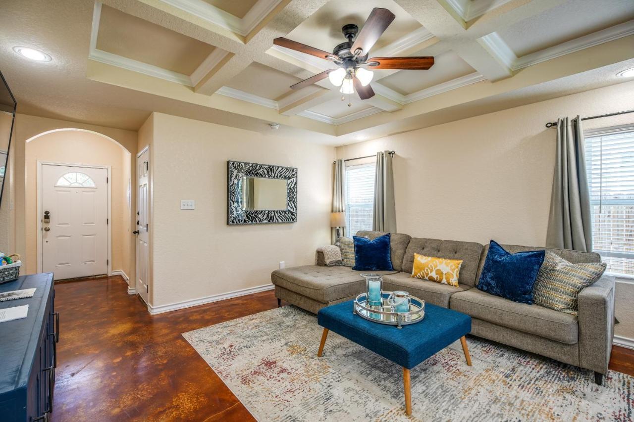 Townhome About 2 Mi To Aquarium!